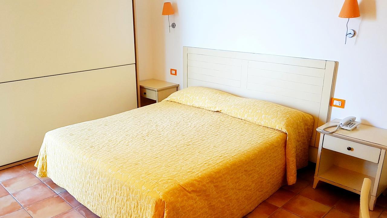 Hotel Villa Tramonto Direttamente Sul Mare San Vincenzo Eksteriør bilde