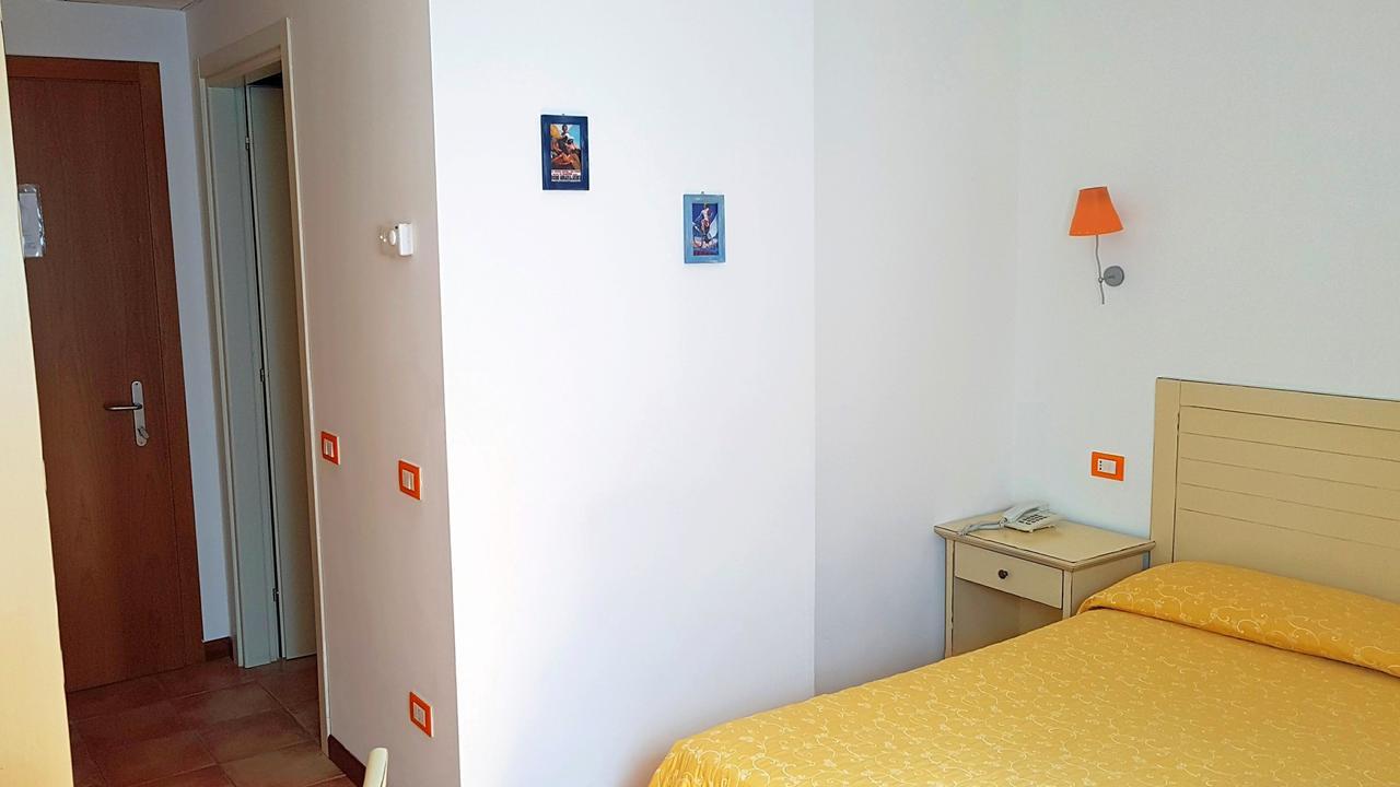 Hotel Villa Tramonto Direttamente Sul Mare San Vincenzo Eksteriør bilde