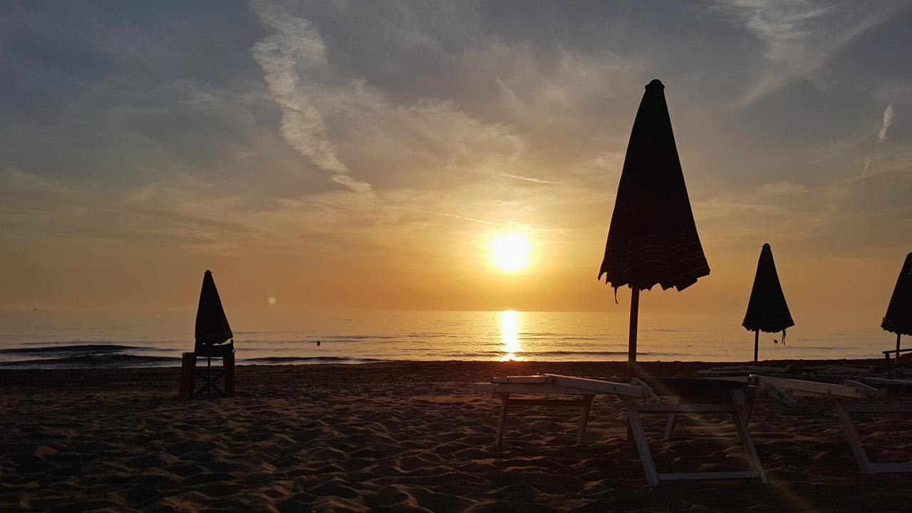 Hotel Villa Tramonto Direttamente Sul Mare San Vincenzo Eksteriør bilde