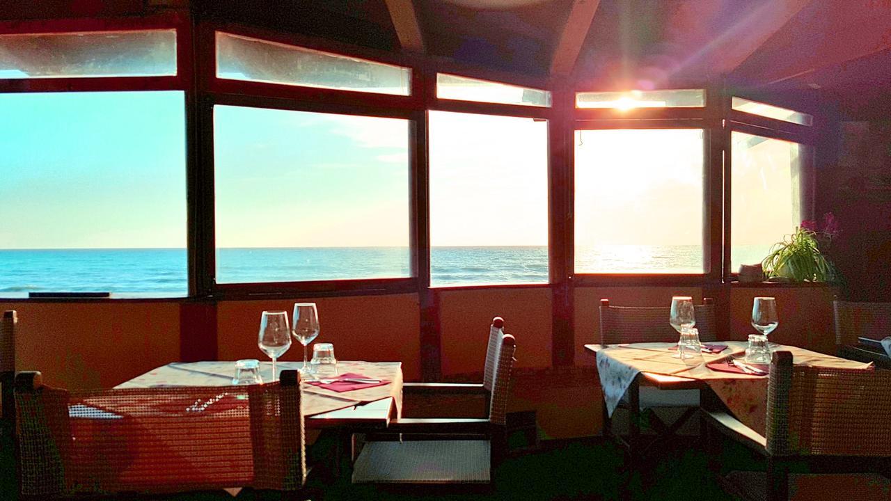 Hotel Villa Tramonto Direttamente Sul Mare San Vincenzo Eksteriør bilde